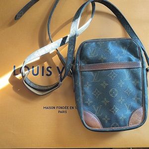 LOUIS VUITTON Danube Crossbody bag. Comes with duster and large shopping bag
